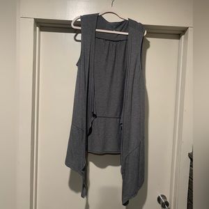 Sleeveless cardigan